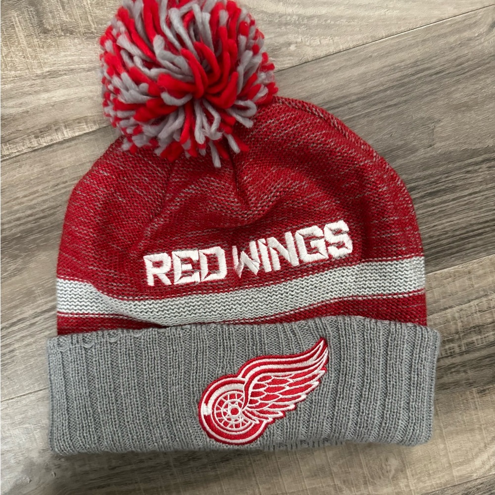 Red wings beanie
